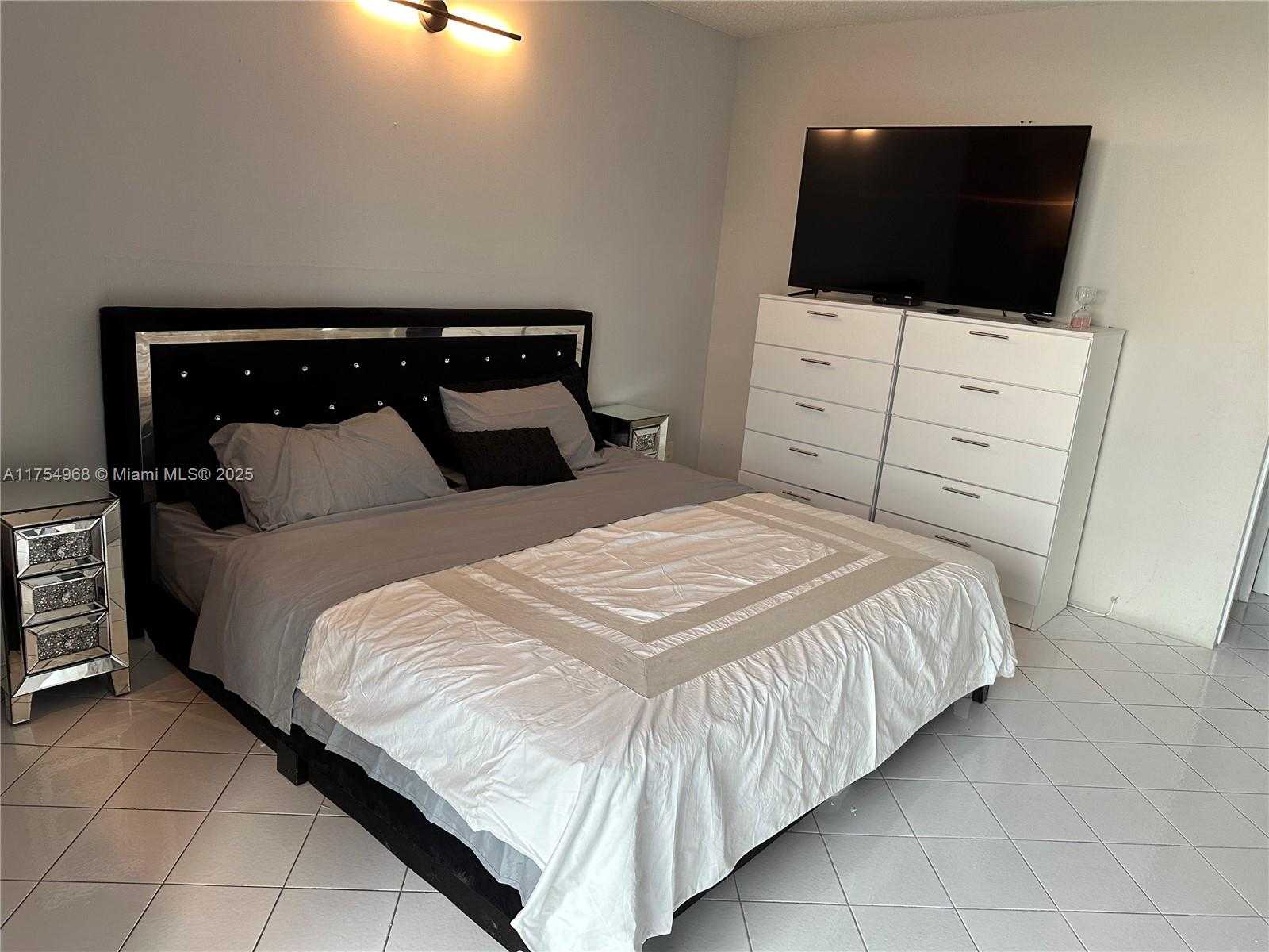 Small Image of 100 BAYVIEW DR #1503, Sunny Isles Beach Number 30