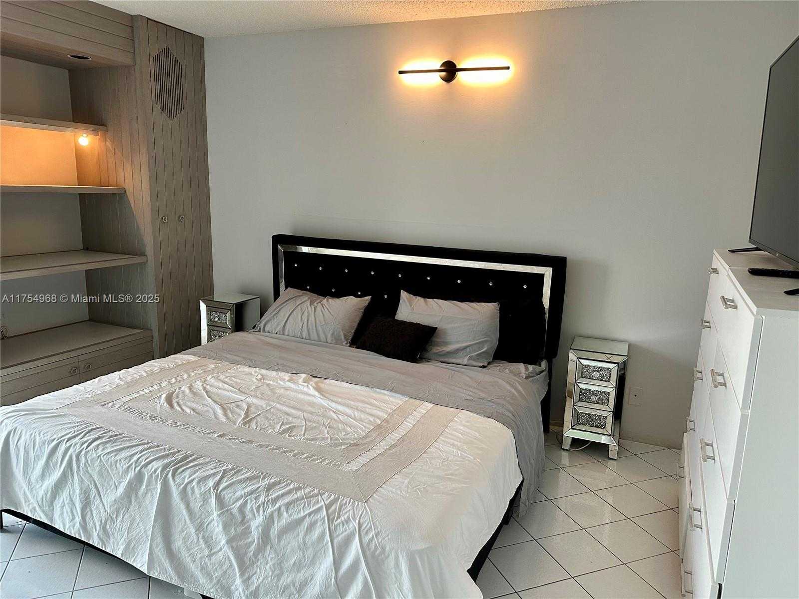 Small Image of 100 BAYVIEW DR #1503, Sunny Isles Beach Number 31