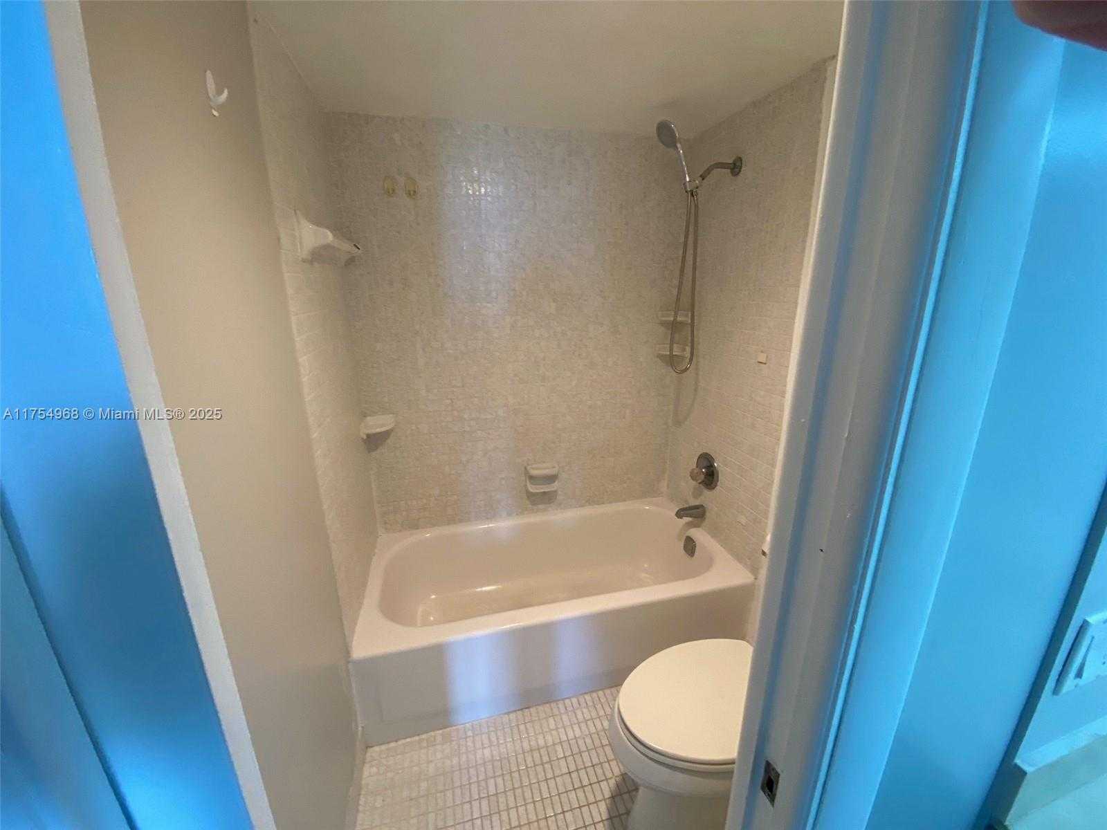 Small Image of 100 BAYVIEW DR #1503, Sunny Isles Beach Number 32