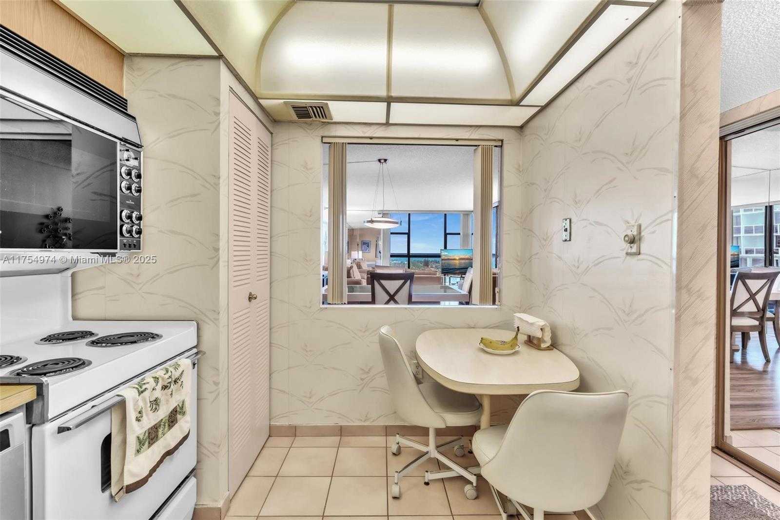 Small Image of 20505 E Country Club Dr, Aventura, FL 33180, USA Number 10