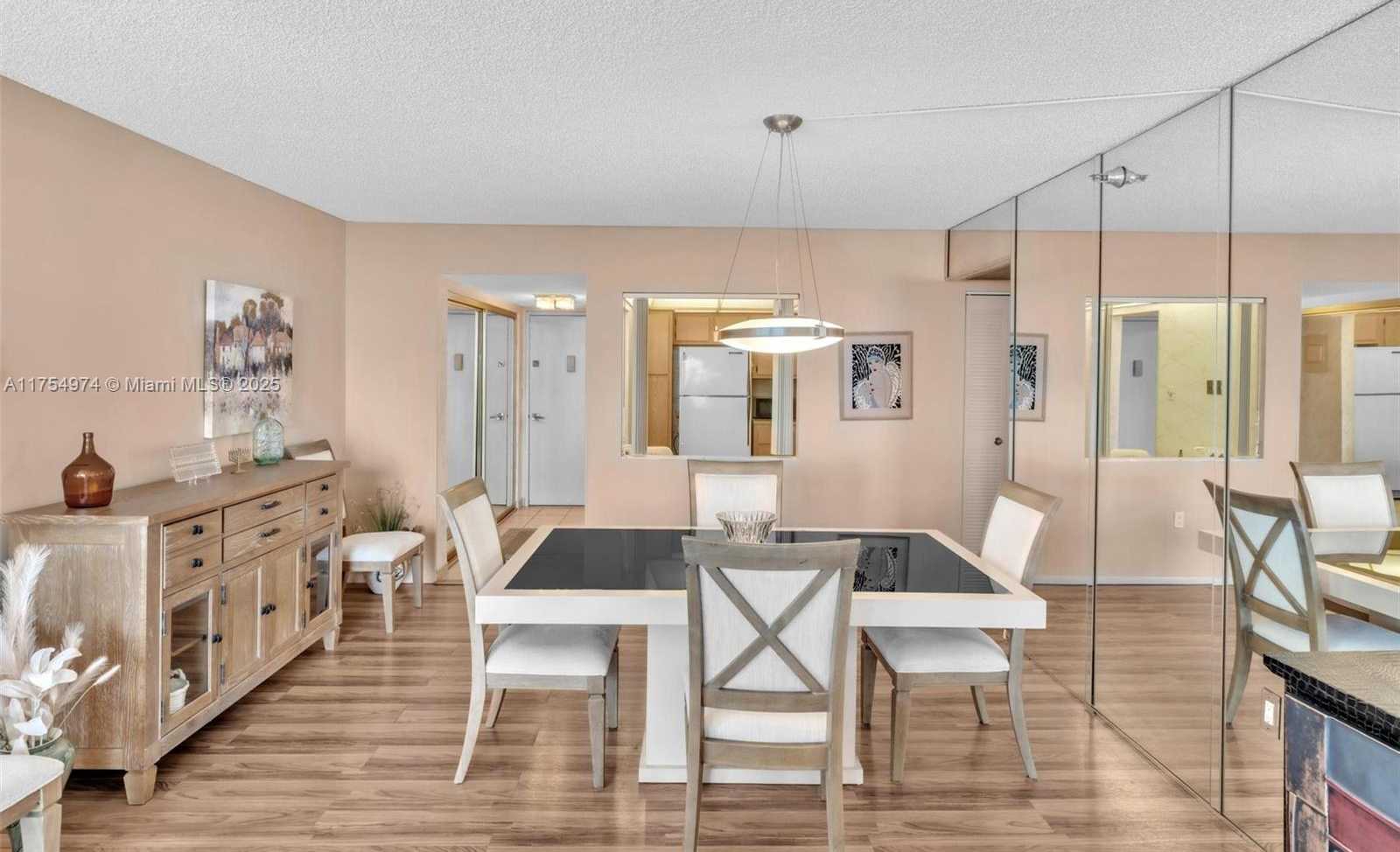 Small Image of 20505 E Country Club Dr, Aventura, FL 33180, USA Number 15