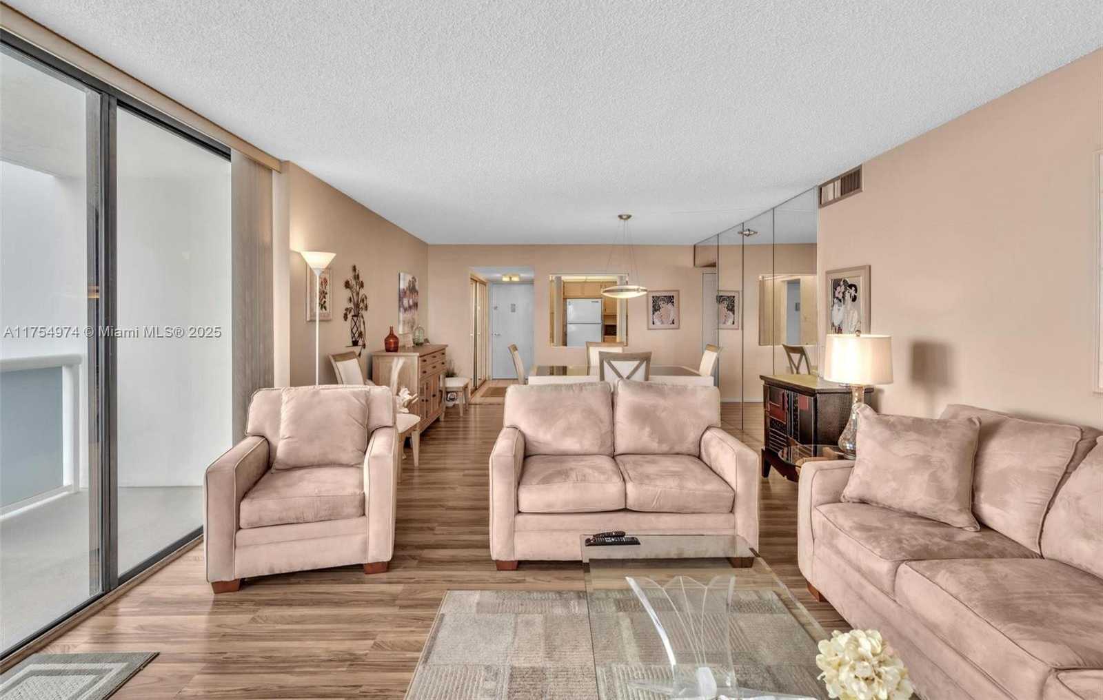 Small Image of 20505 E Country Club Dr, Aventura, FL 33180, USA Number 18