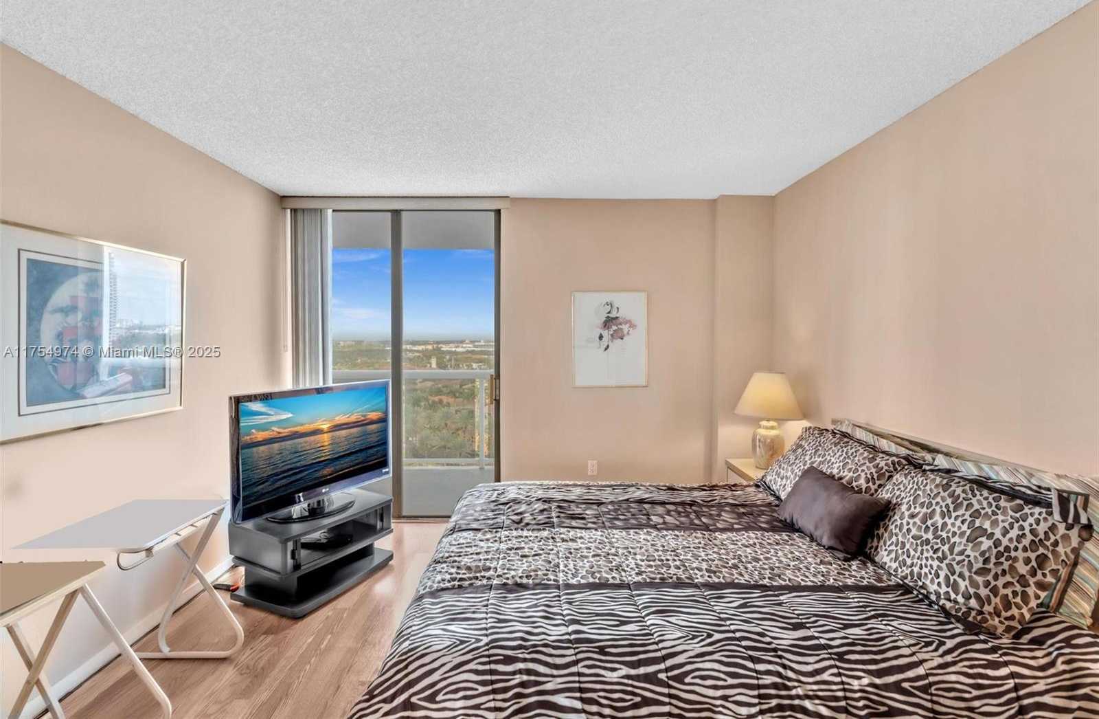 Small Image of 20505 E Country Club Dr, Aventura, FL 33180, USA Number 24