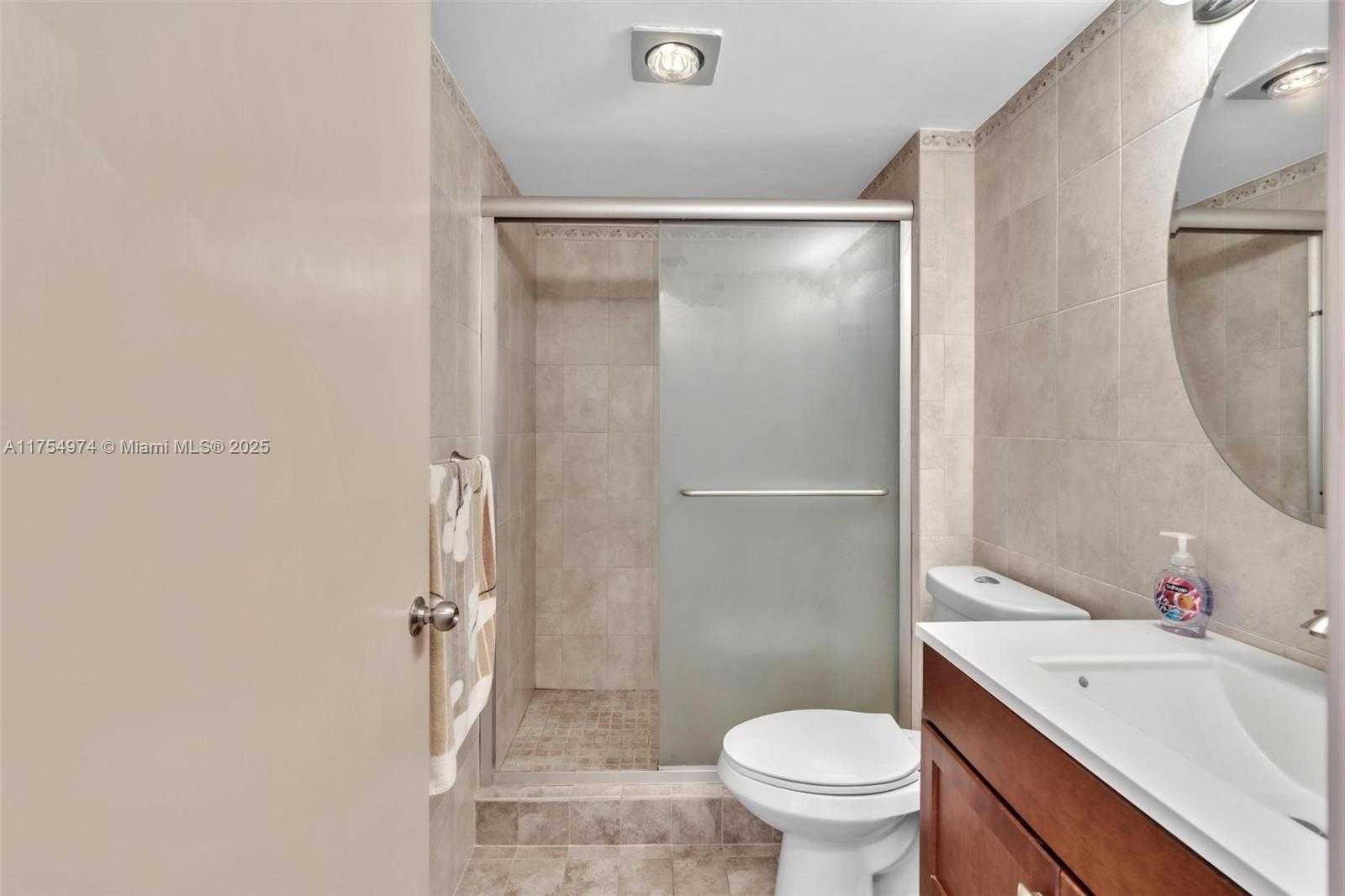 Small Image of 20505 E Country Club Dr, Aventura, FL 33180, USA Number 38