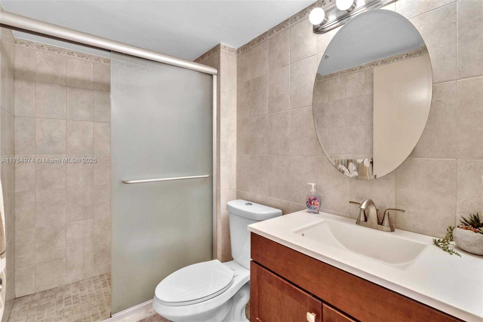 Small Image of 20505 E Country Club Dr, Aventura, FL 33180, USA Number 39