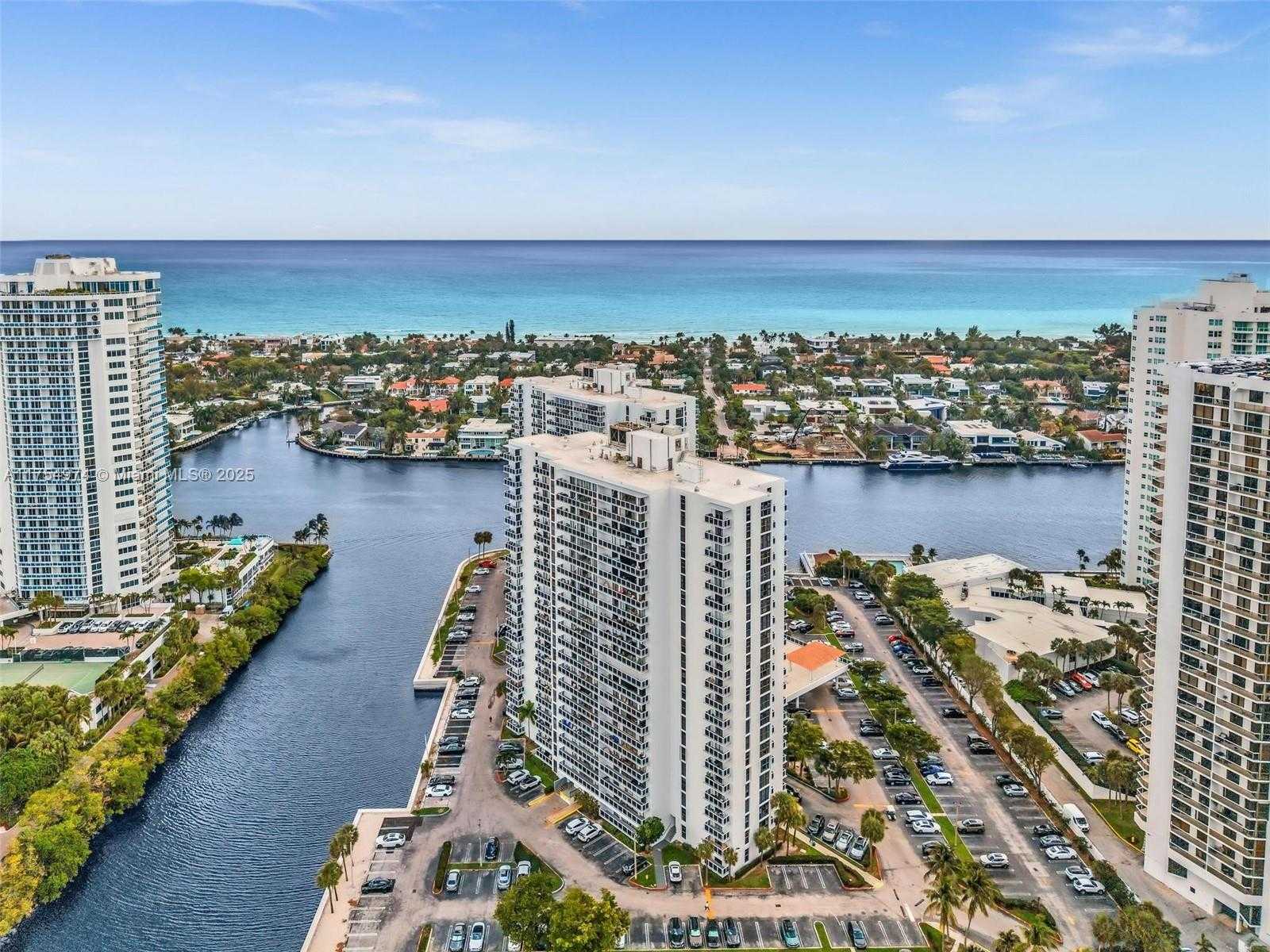 Small Image of 20505 E Country Club Dr, Aventura, FL 33180, USA Number 41