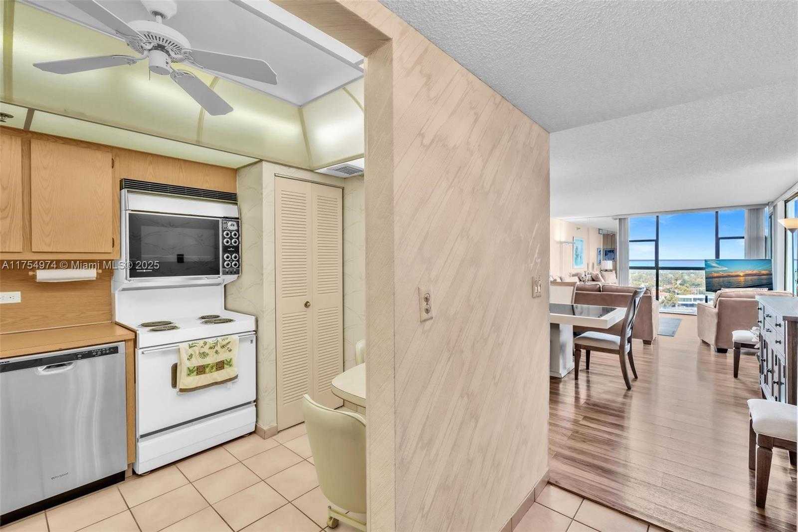 Small Image of 20505 E Country Club Dr, Aventura, FL 33180, USA Number 8