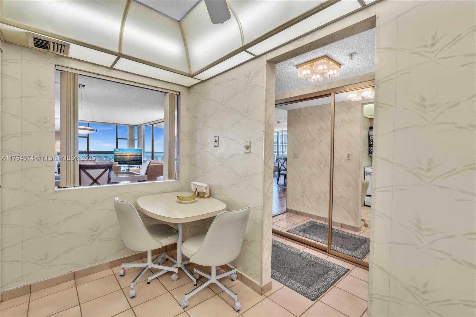 Small Image of 20505 E Country Club Dr, Aventura, FL 33180, USA Number 9