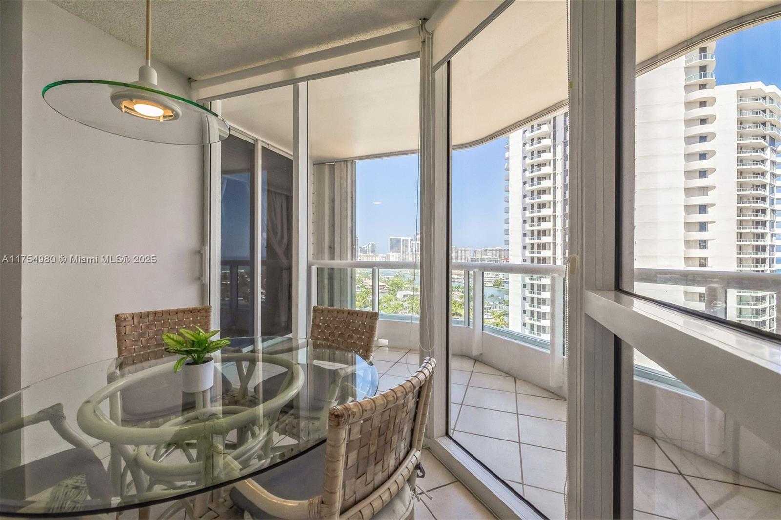 Small Image of 21205 YACHT CLUB DR #1802, Aventura Number 11