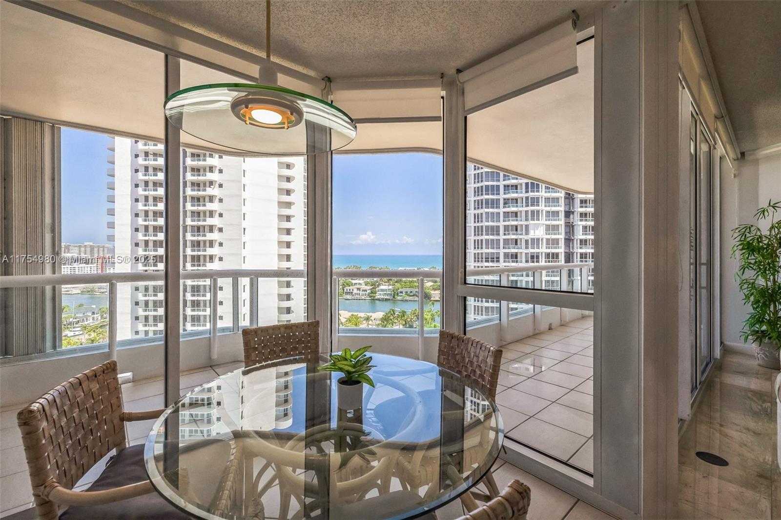Small Image of 21205 YACHT CLUB DR #1802, Aventura Number 12