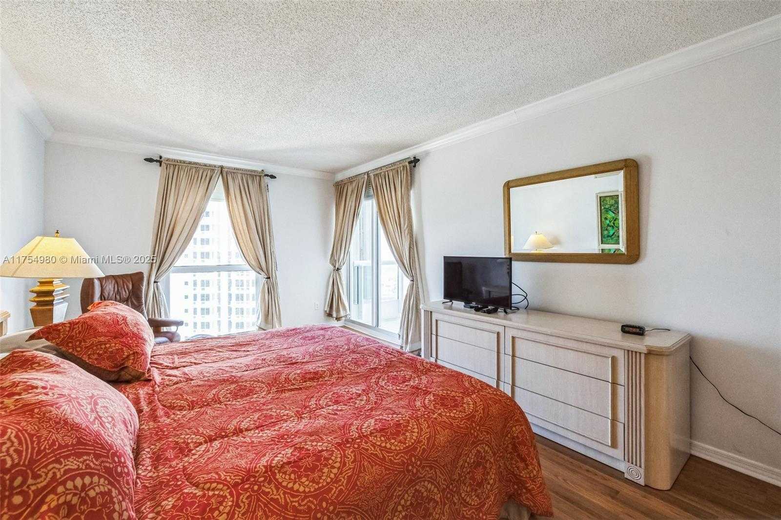 Small Image of 21205 YACHT CLUB DR #1802, Aventura Number 17
