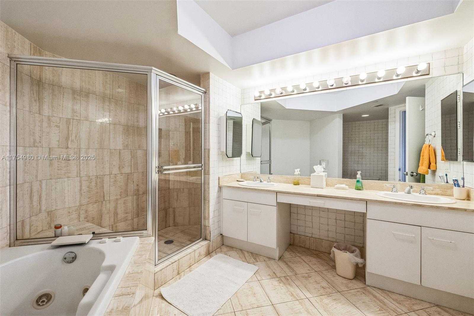 Small Image of 21205 YACHT CLUB DR #1802, Aventura Number 23