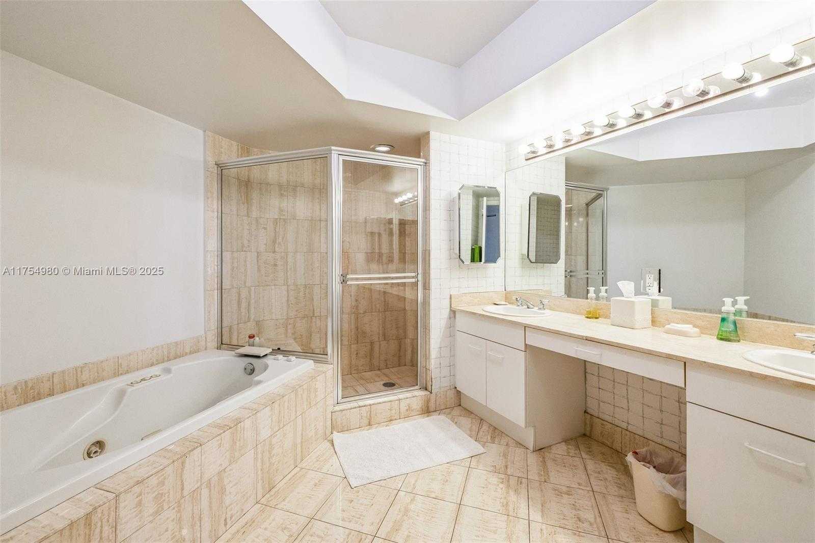 Small Image of 21205 YACHT CLUB DR #1802, Aventura Number 24