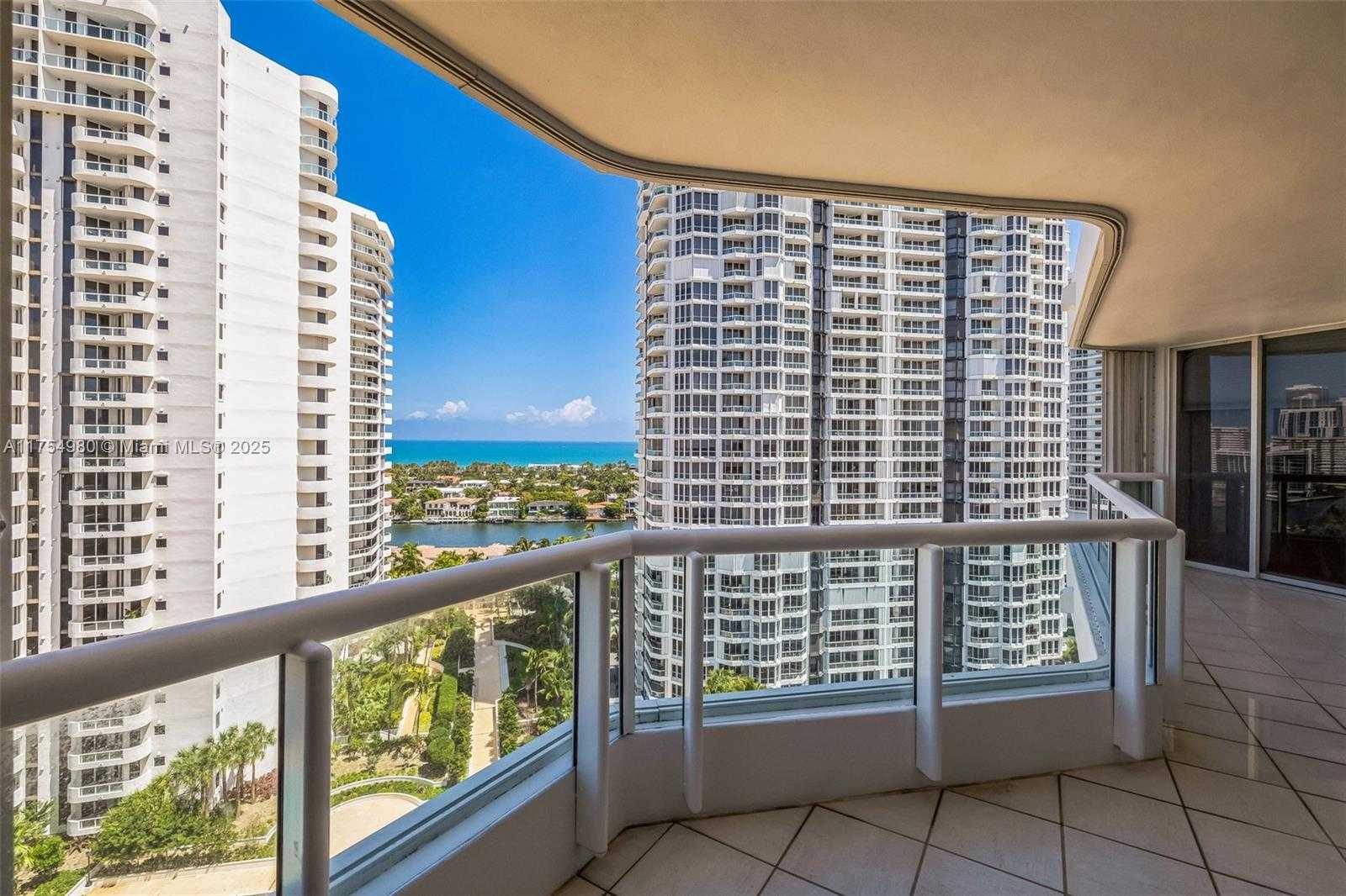 Small Image of 21205 YACHT CLUB DR #1802, Aventura Number 29