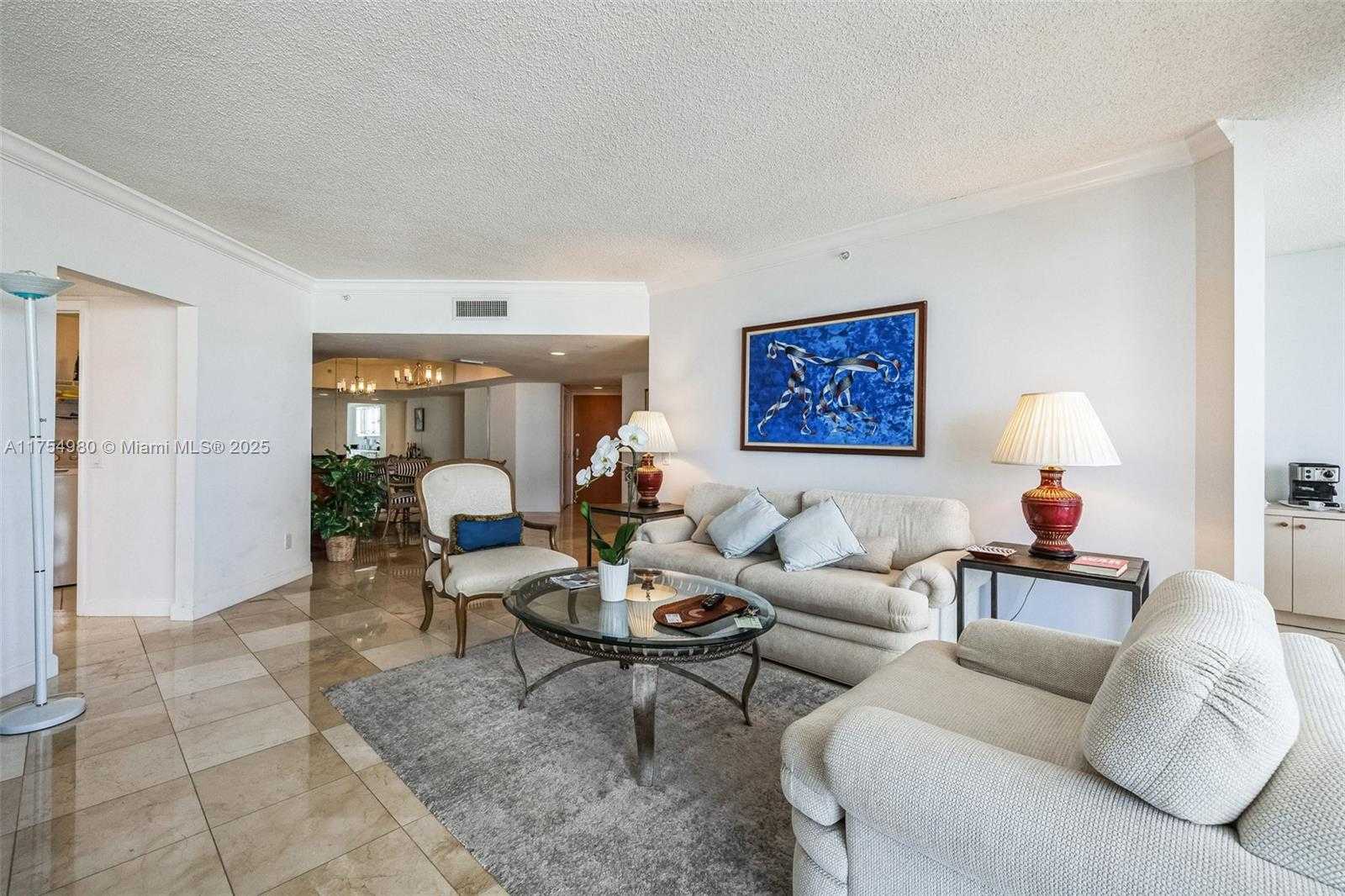 Small Image of 21205 YACHT CLUB DR #1802, Aventura Number 3