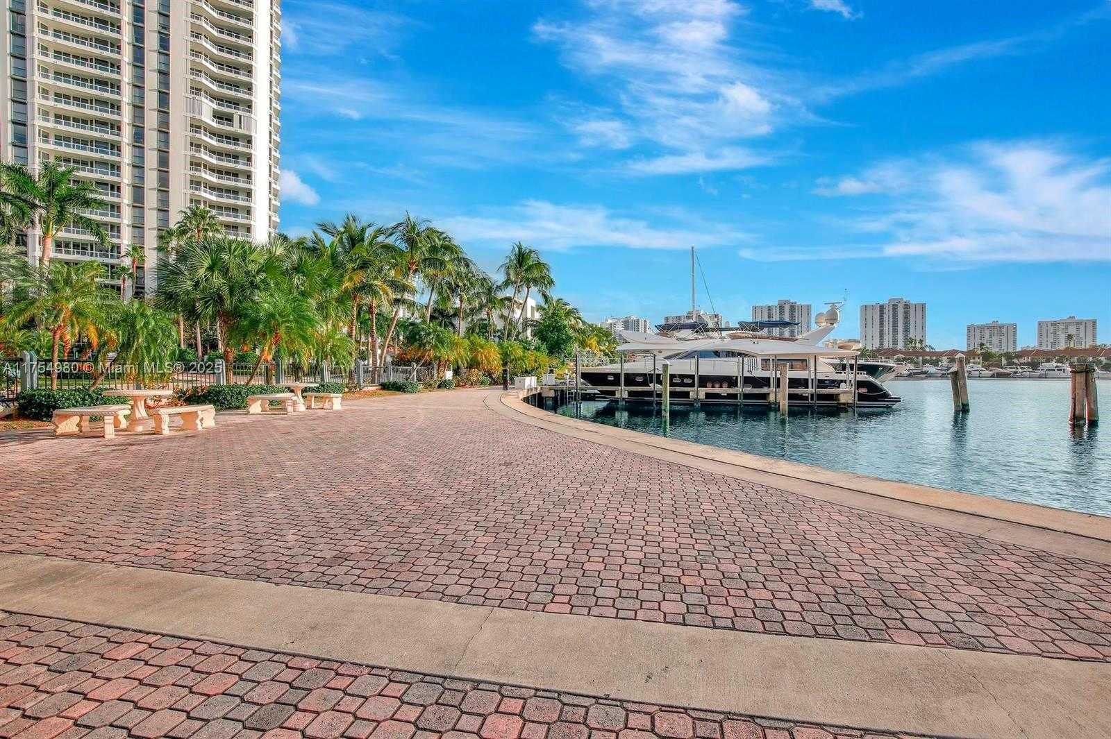 Small Image of 21205 YACHT CLUB DR #1802, Aventura Number 39