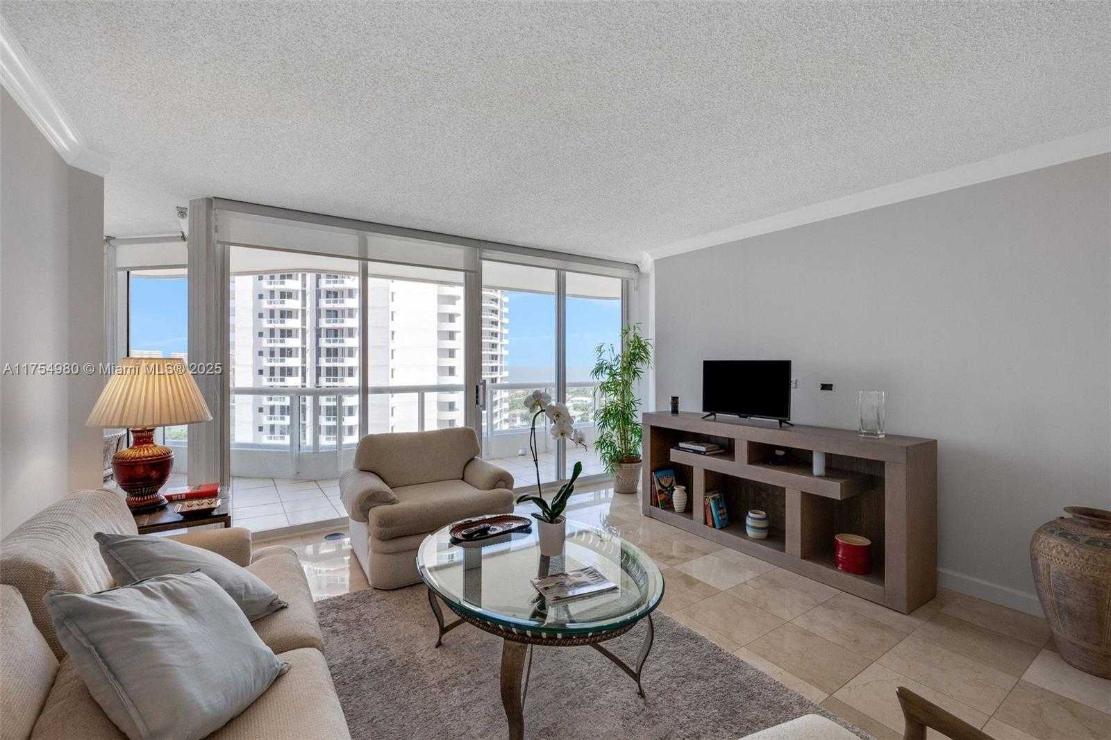 Small Image of 21205 YACHT CLUB DR #1802, Aventura Number 5