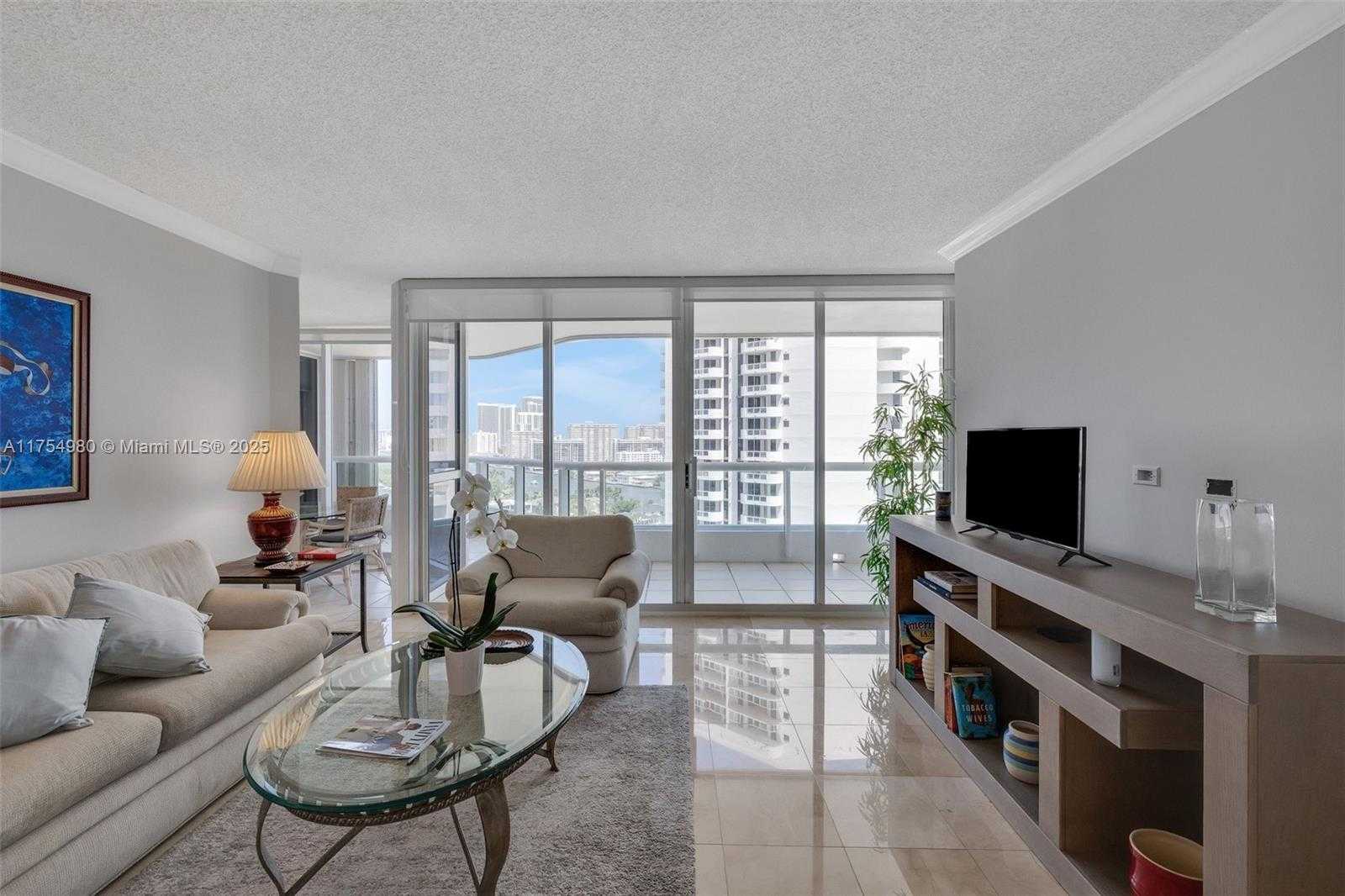Small Image of 21205 YACHT CLUB DR #1802, Aventura Number 6