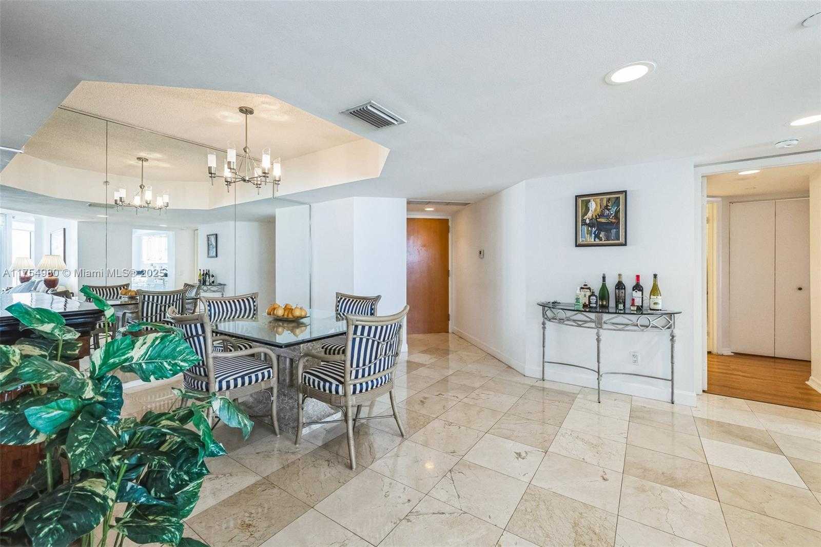 Small Image of 21205 YACHT CLUB DR #1802, Aventura Number 9