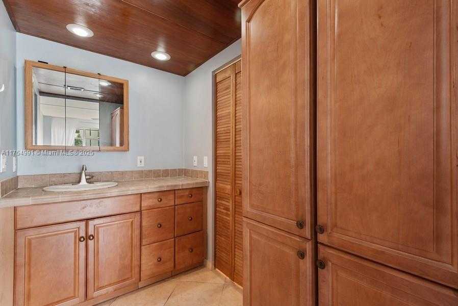 Small Image of 2025 NORTH EAST 164 ST #708, North Miami Beach Number 17