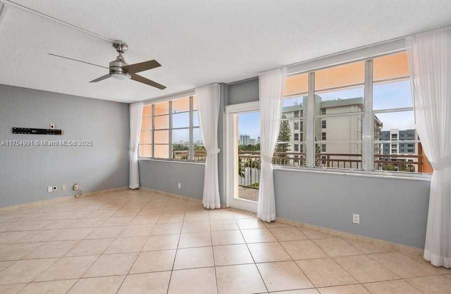 Small Image of 2025 NORTH EAST 164 ST #708, North Miami Beach Number 2