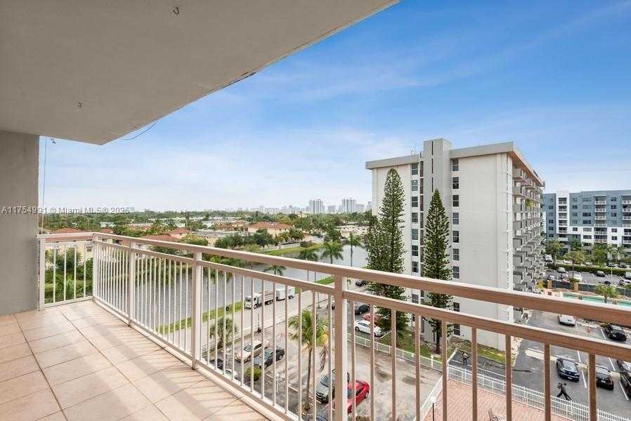 Small Image of 2025 NORTH EAST 164 ST #708, North Miami Beach Number 20