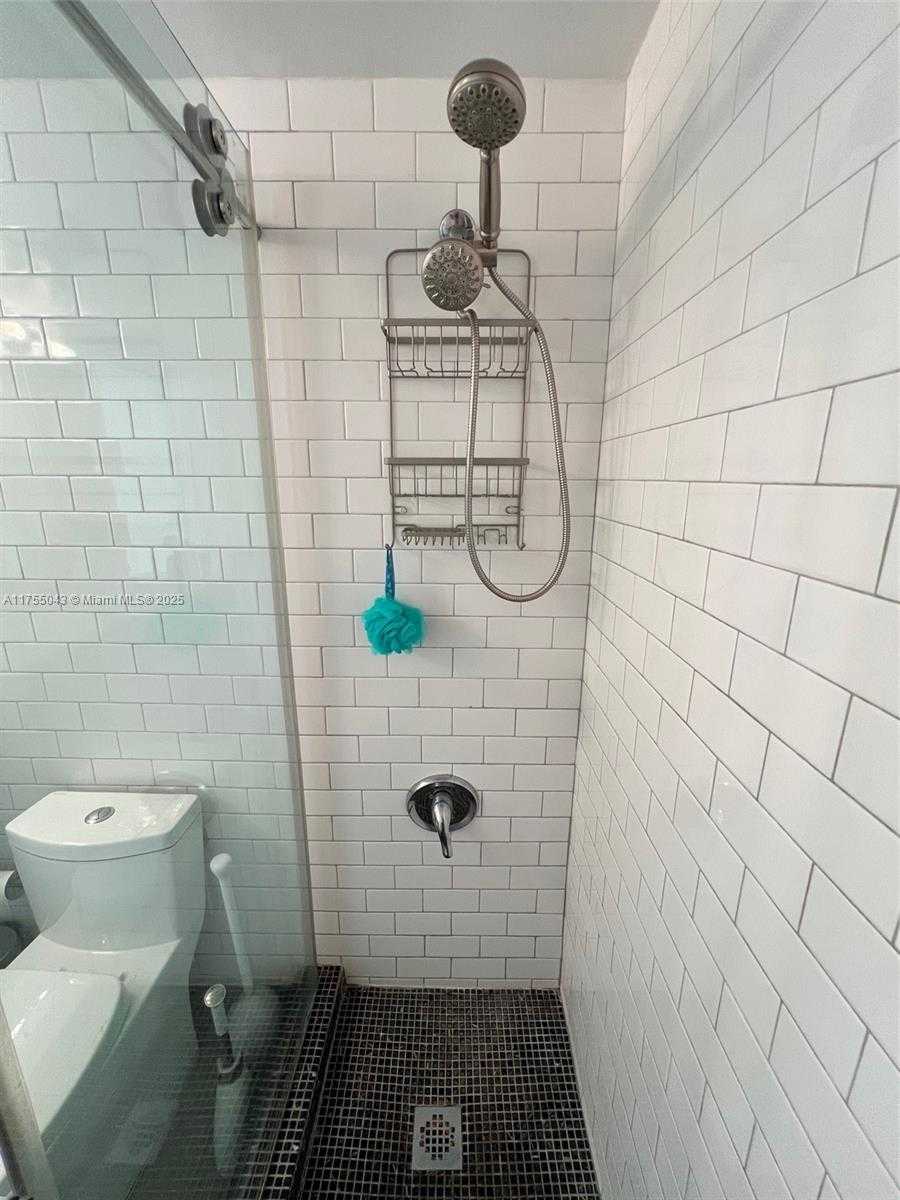 Small Image of 1200 WEST AVE #706, Miami Beach Number 11