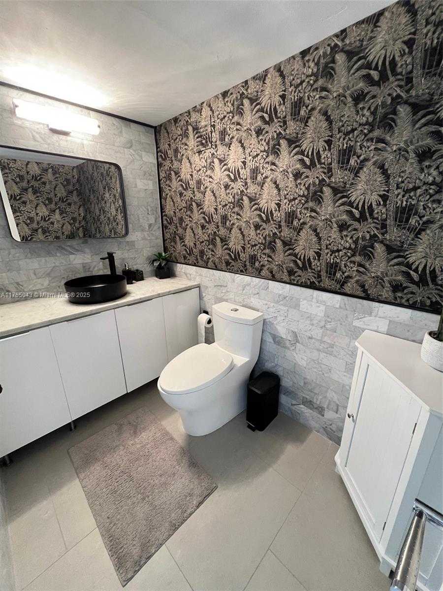 Small Image of 1200 WEST AVE #706, Miami Beach Number 14