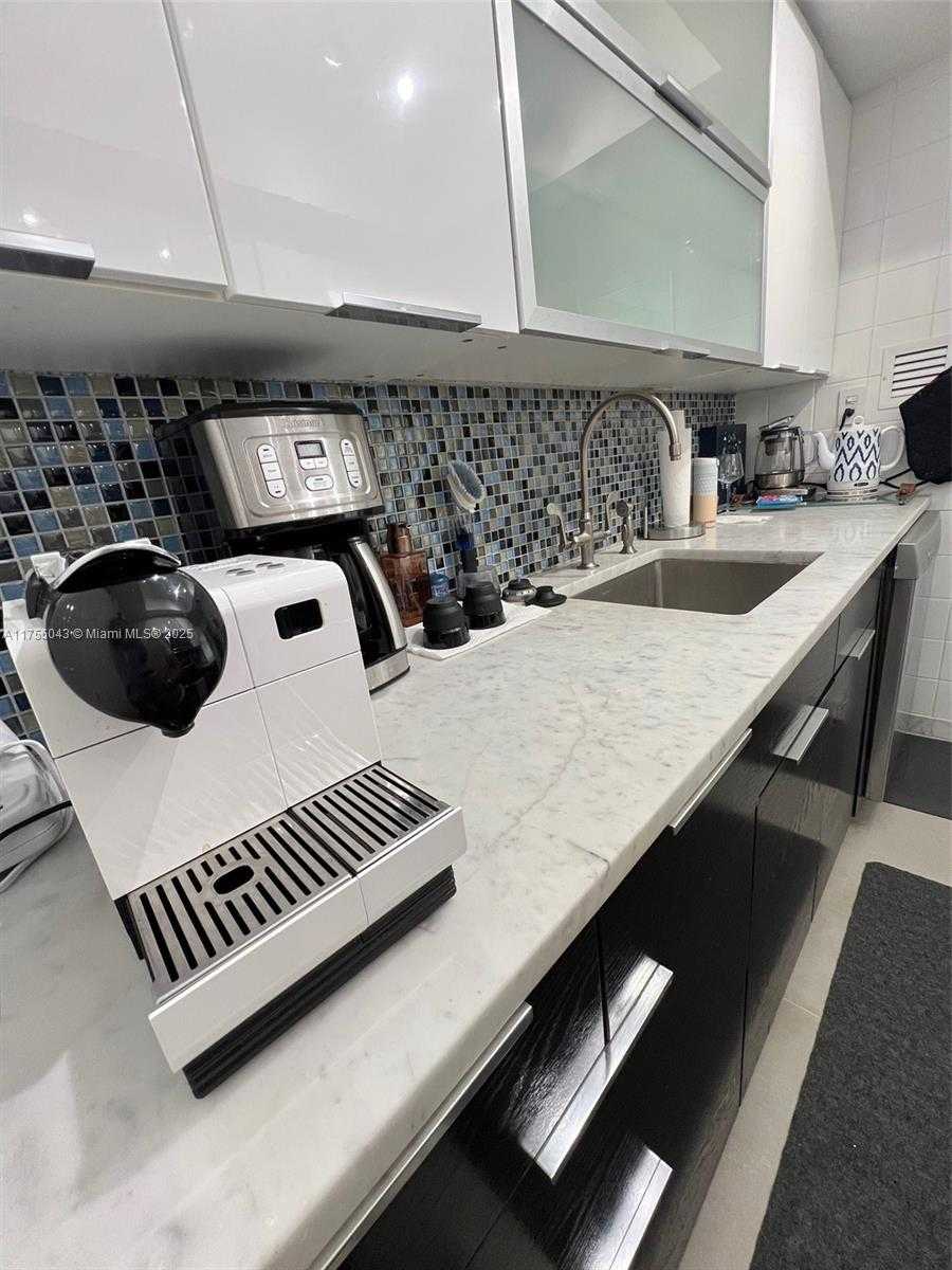 Small Image of 1200 WEST AVE #706, Miami Beach Number 17