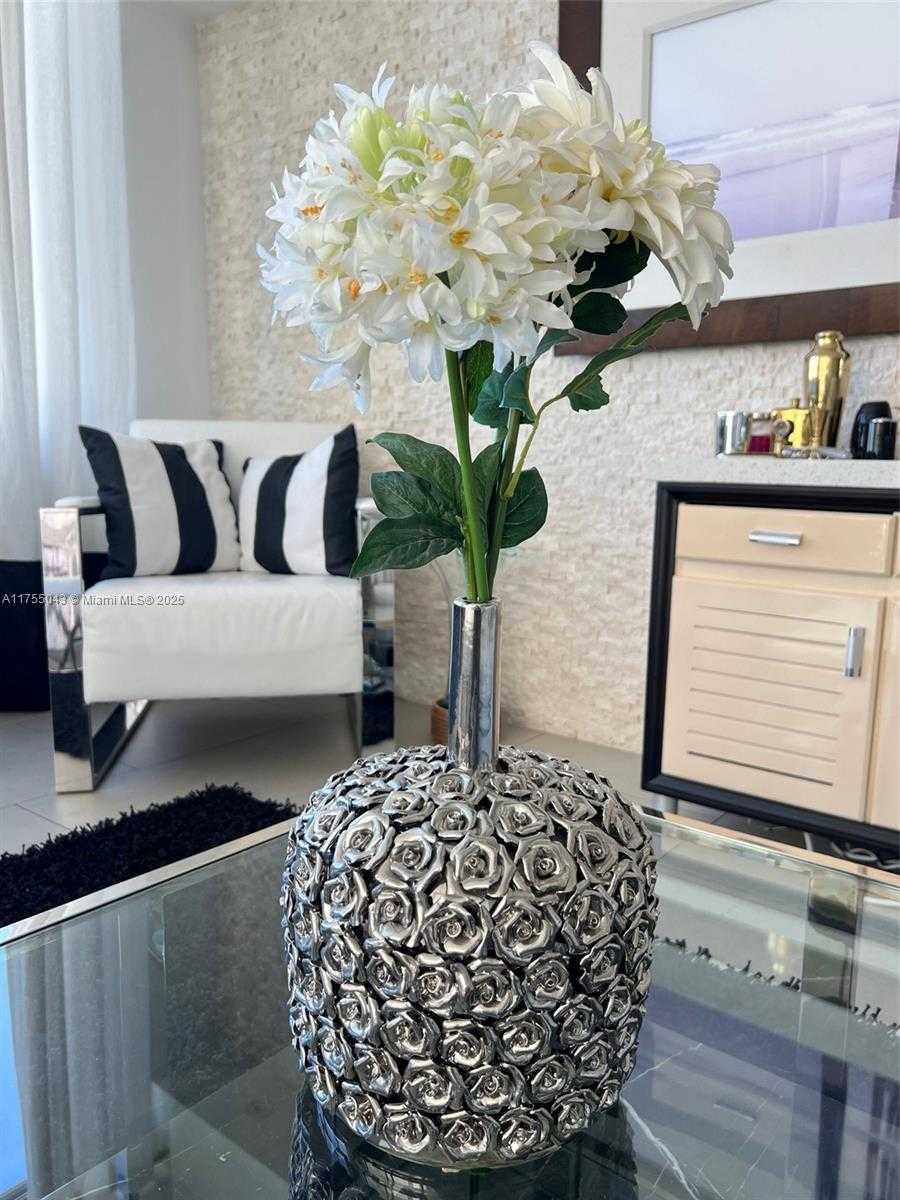 Small Image of 1200 WEST AVE #706, Miami Beach Number 7