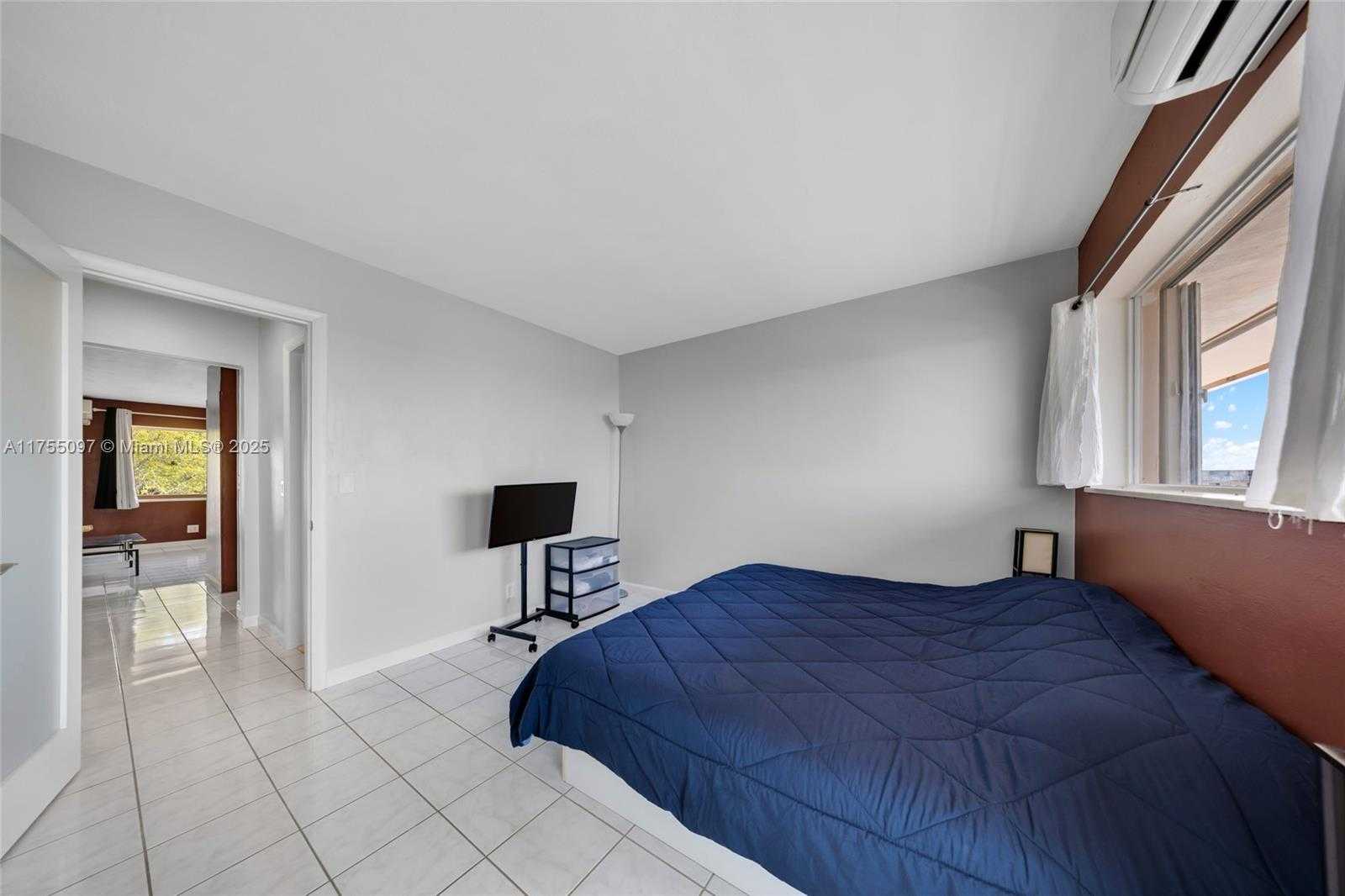 Small Image of 900 SOUTH WEST 10TH TER #16S, Hallandale Beach Number 14