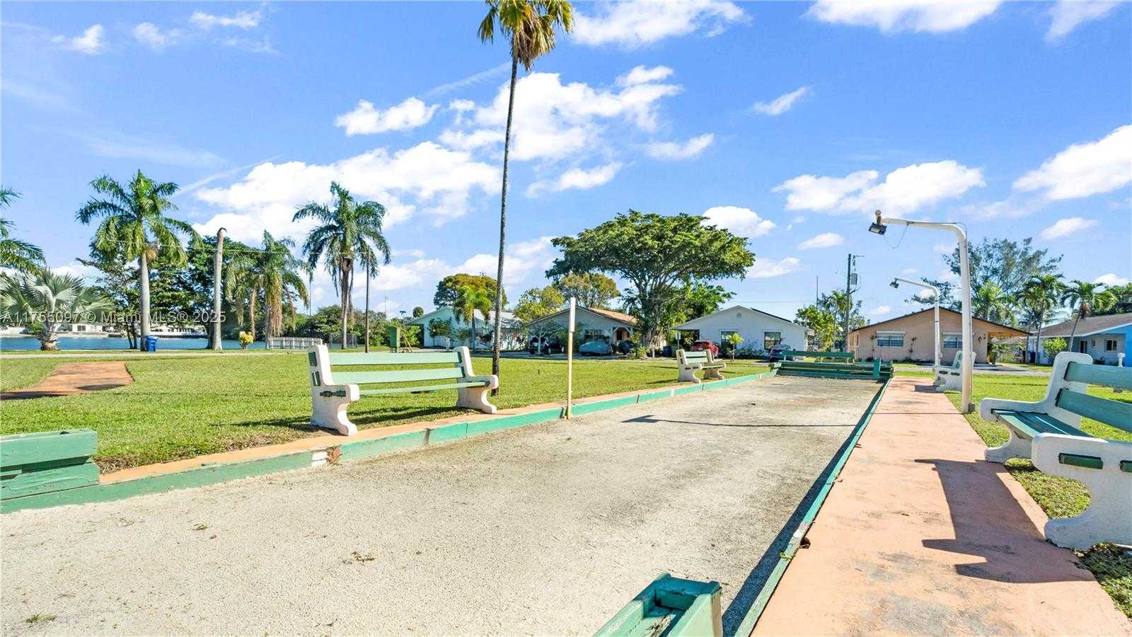 Small Image of 900 SOUTH WEST 10TH TER #16S, Hallandale Beach Number 32