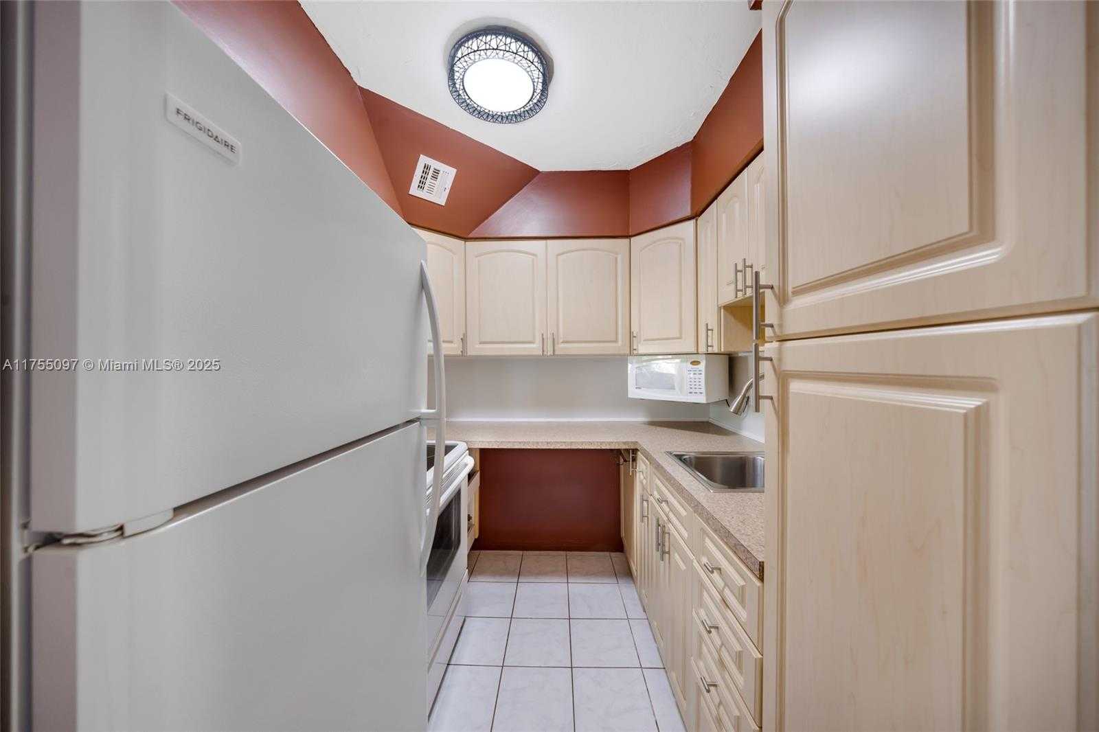 Small Image of 900 SOUTH WEST 10TH TER #16S, Hallandale Beach Number 8