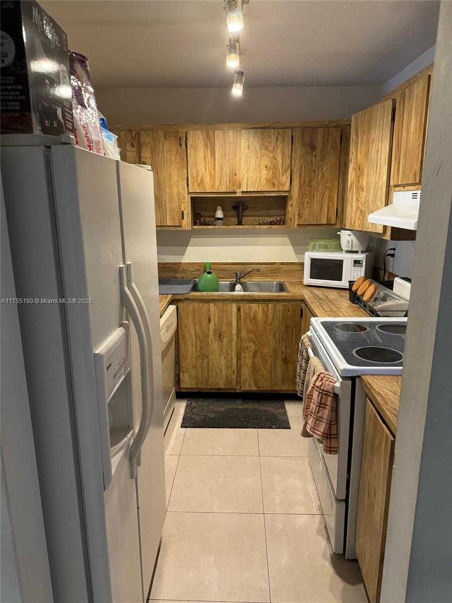 Small Image of 9301 SOUTH WEST 92ND AVE #204C, Miami Number 4