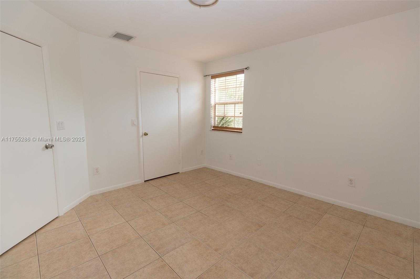 Small Image of 18328 NORTH WEST 68TH AVE #P, Hialeah Number 10