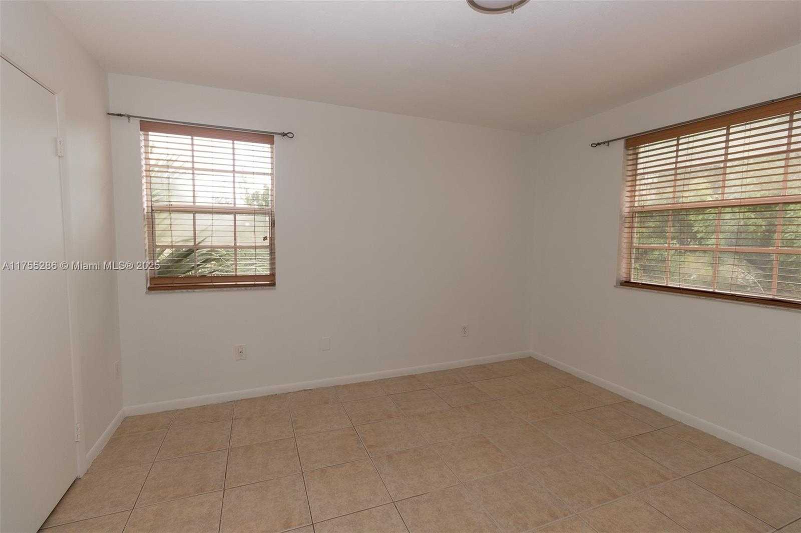 Small Image of 18328 NORTH WEST 68TH AVE #P, Hialeah Number 11