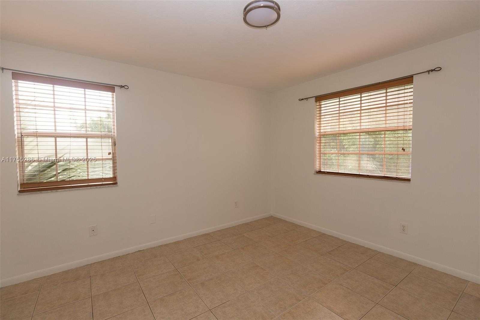 Small Image of 18328 NORTH WEST 68TH AVE #P, Hialeah Number 12