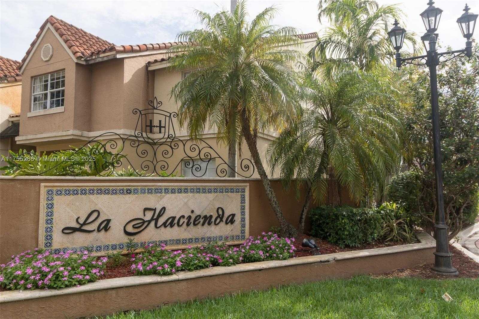 Small Image of 18328 NORTH WEST 68TH AVE #P, Hialeah Number 18