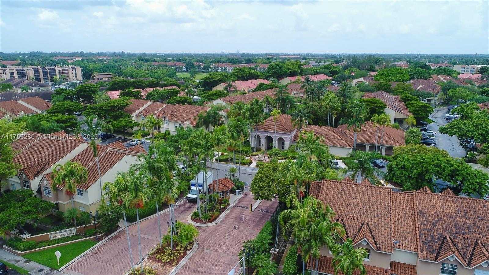 Small Image of 18328 NORTH WEST 68TH AVE #P, Hialeah Number 23