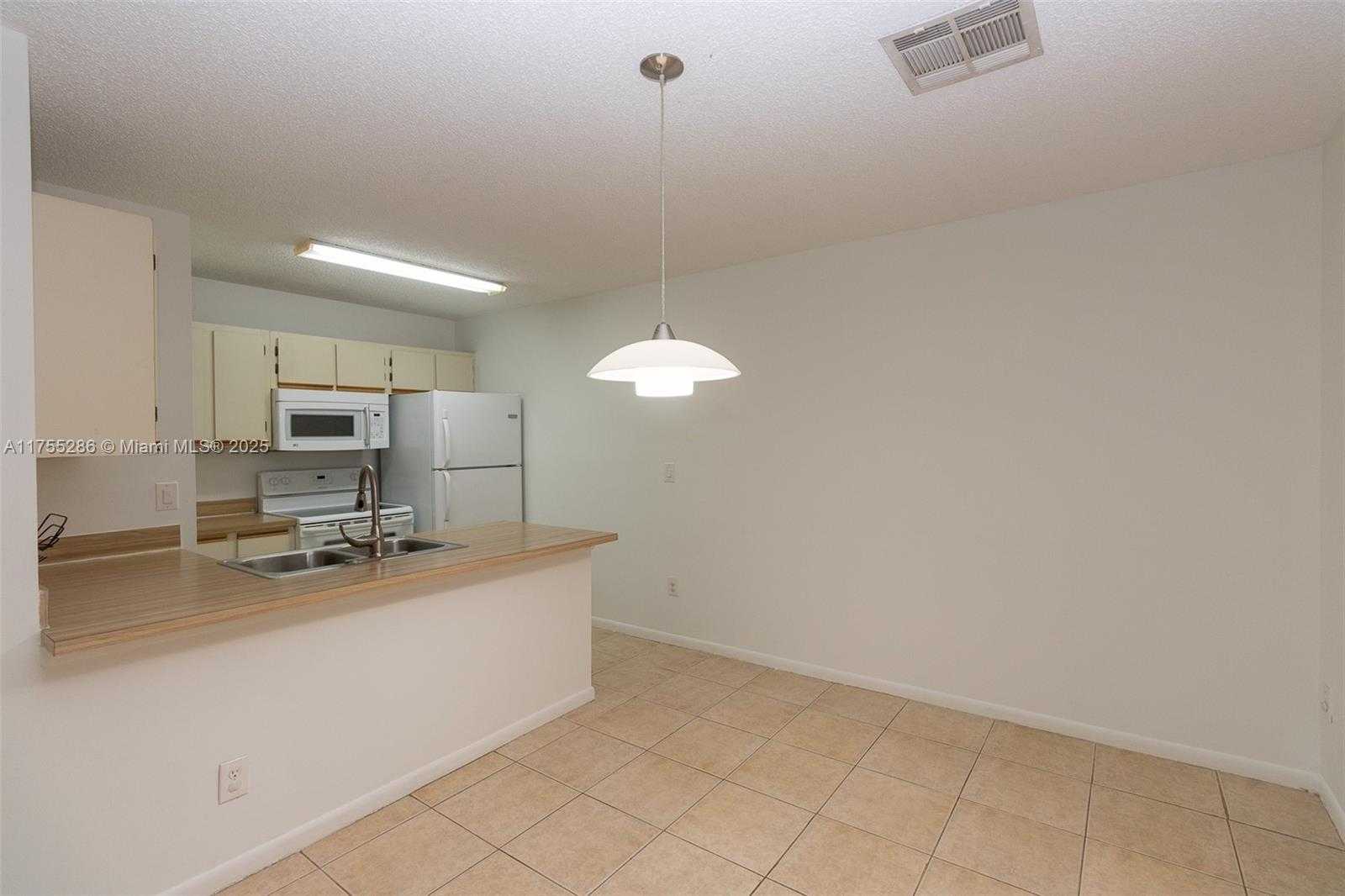 Small Image of 18328 NORTH WEST 68TH AVE #P, Hialeah Number 6