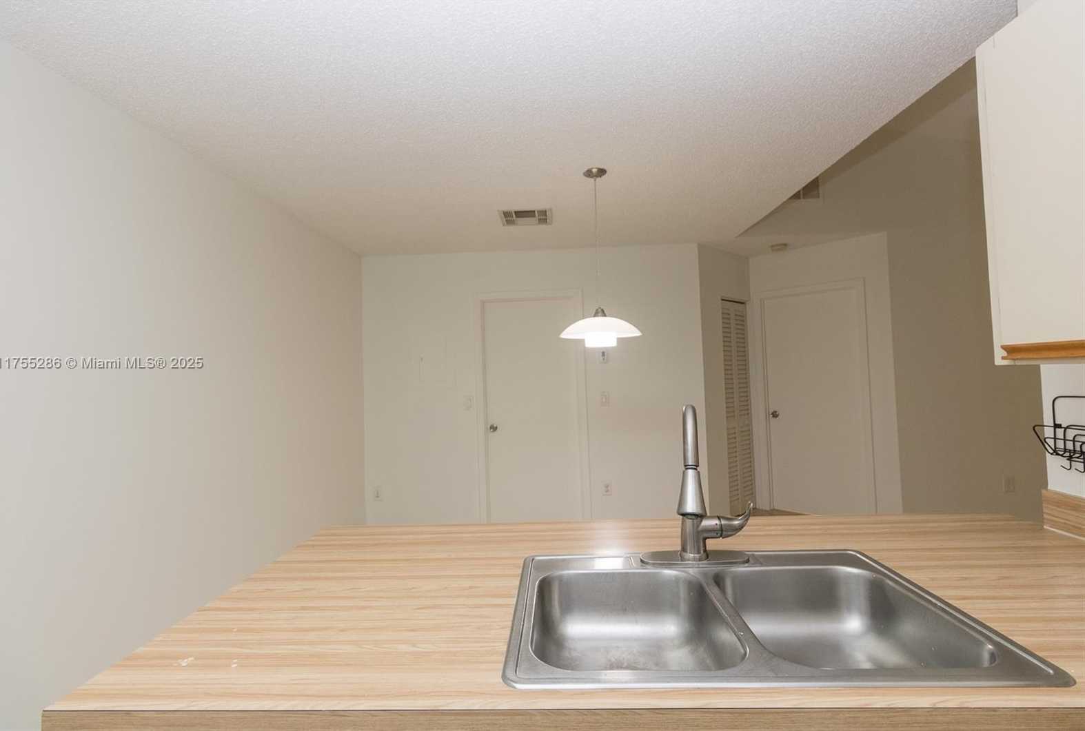 Small Image of 18328 NORTH WEST 68TH AVE #P, Hialeah Number 7