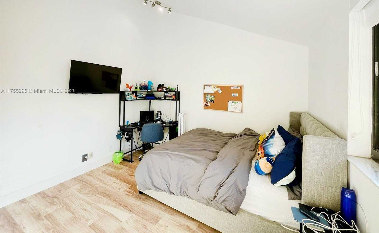 Small Image of 20444 NORTH EAST 34TH CT #12, Aventura Number 20