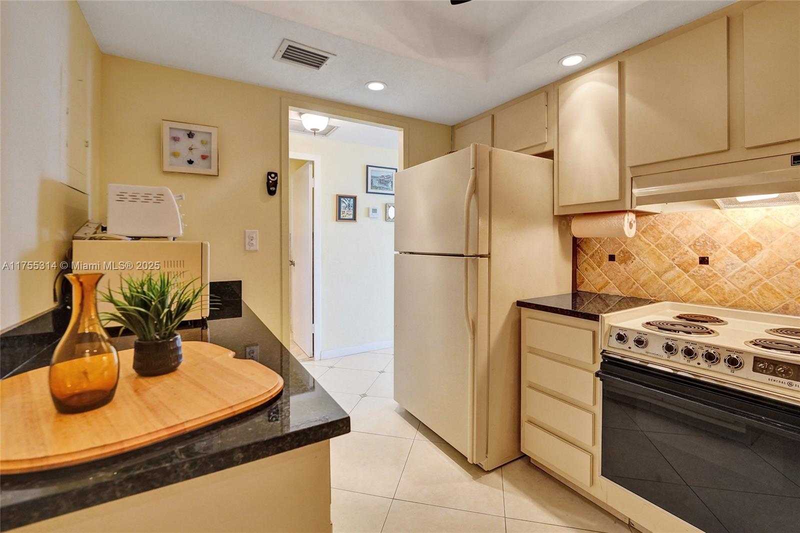 Small Image of 3111 NORTH OCEAN DR #508, Hollywood Number 16