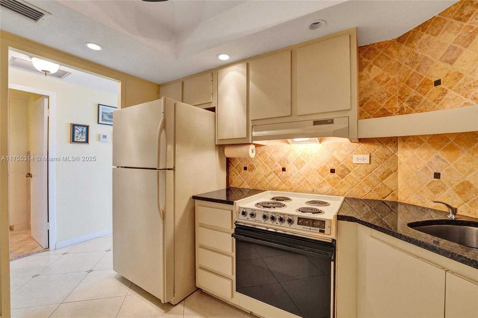 Small Image of 3111 NORTH OCEAN DR #508, Hollywood Number 17