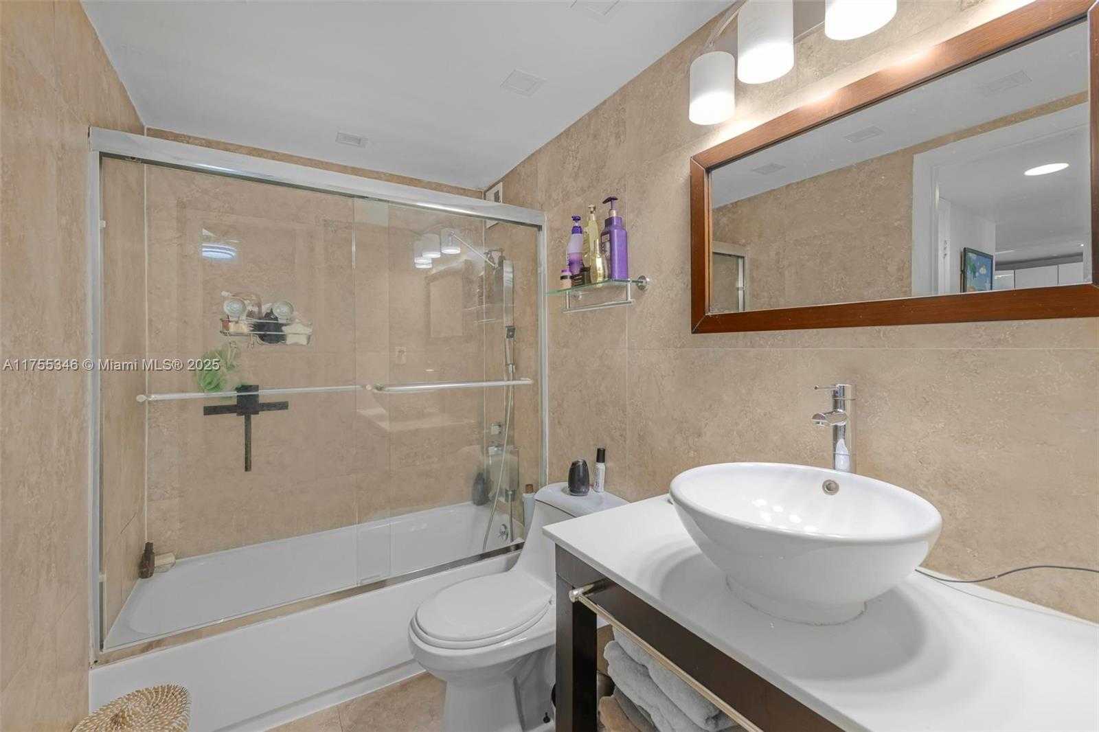 Small Image of 401 OCEAN DR #602, Miami Beach Number 6