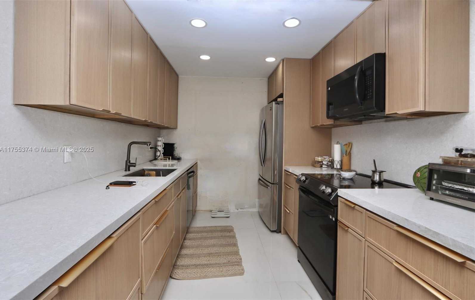 Small Image of 2500 PARKVIEW DR #2407, Hallandale Beach Number 15