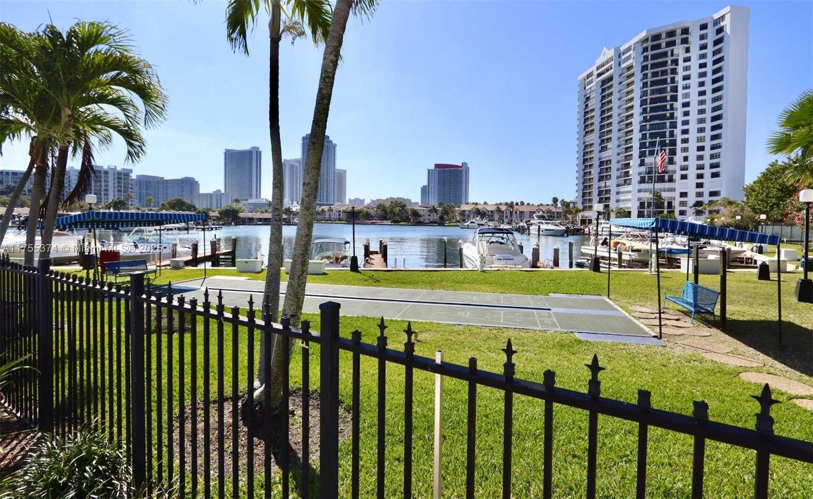 Small Image of 2500 PARKVIEW DR #2407, Hallandale Beach Number 27