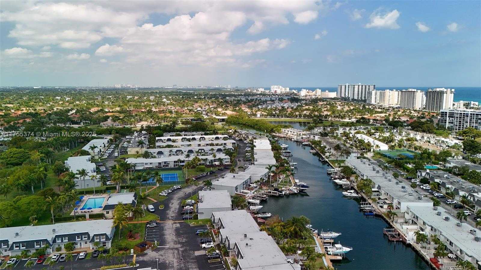 Small Image of 2500 PARKVIEW DR #2407, Hallandale Beach Number 3
