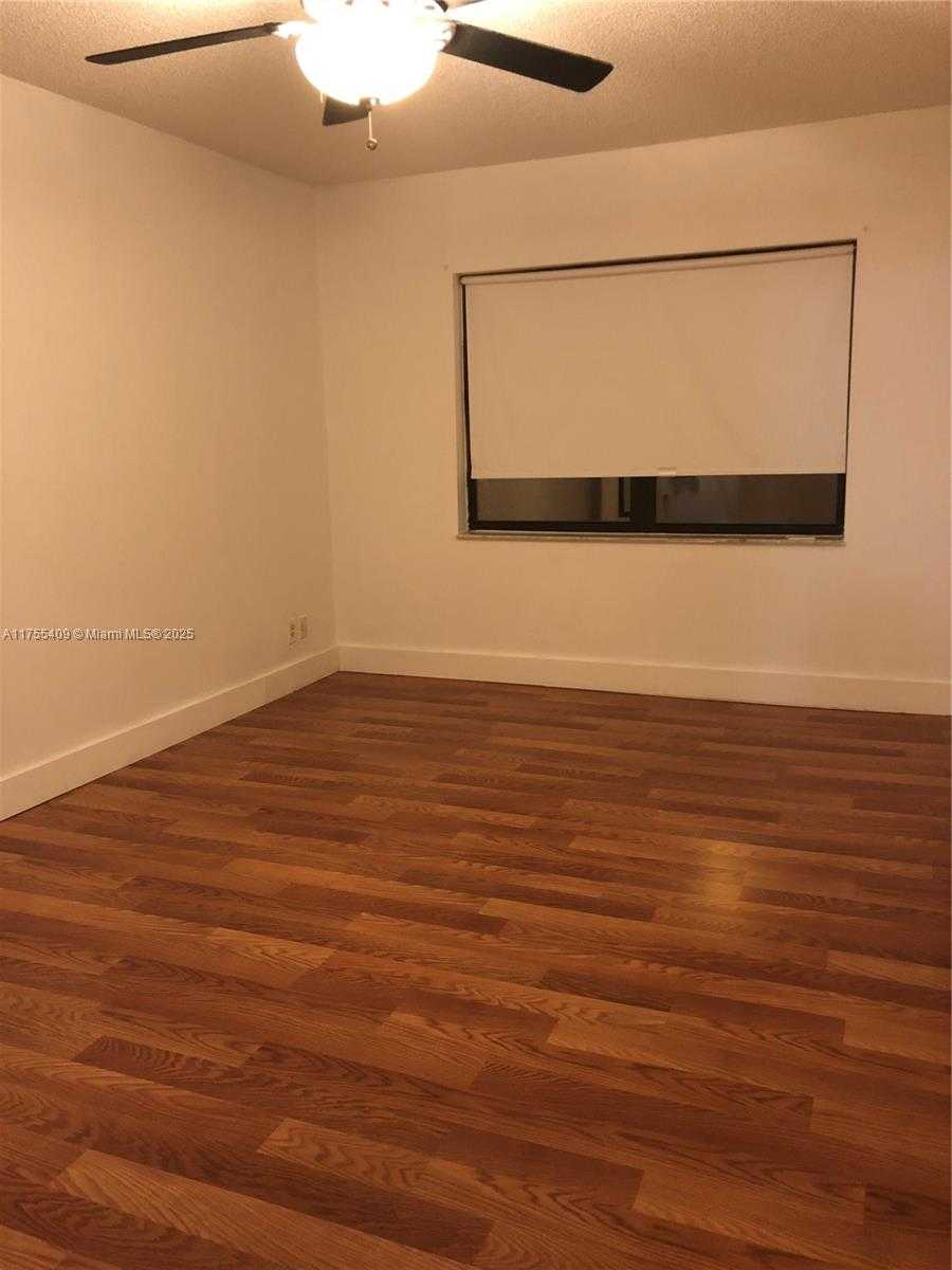 Small Image of 8290 LAKE DR #349, Doral Number 2