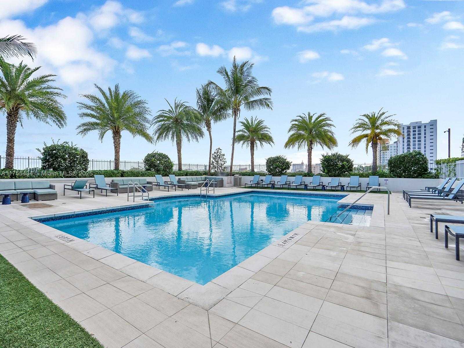 Small Image of 3000 Coral Wy, Coral Gables, FL 33145, USA Number 17